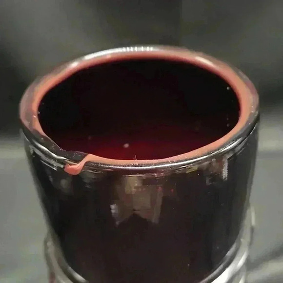 7 and 1/2 in black to red glass ribbed spiral vase - Picture 2 of 4